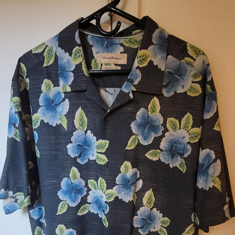 Tommy Bahama Floral Hawaiian Short Sleeve Shirt / Size XL